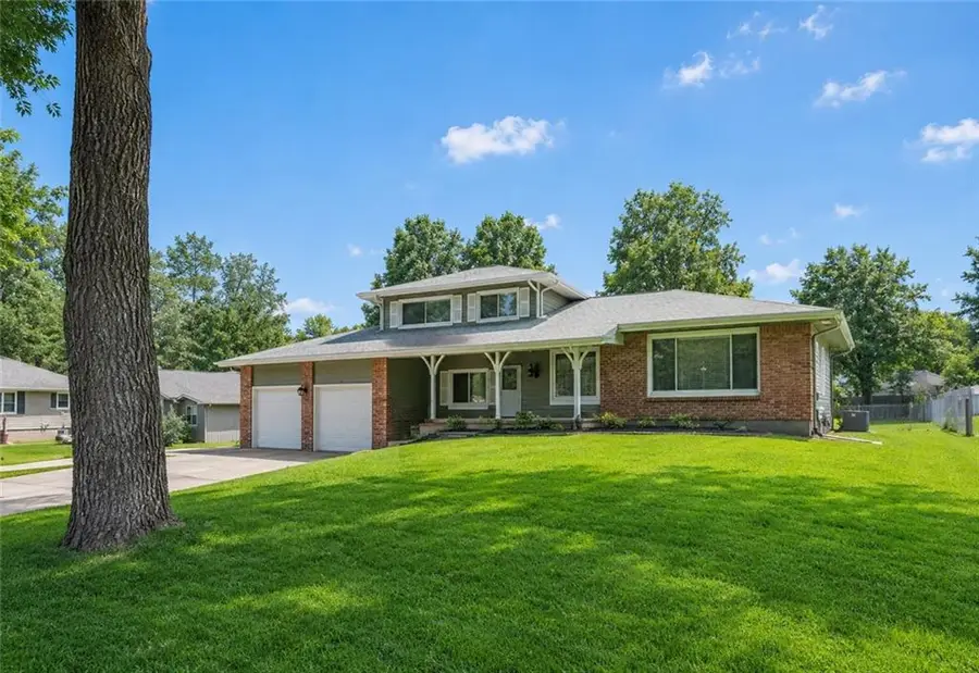 8039 Hemlock Street, Overland Park, KS 66204 - #2