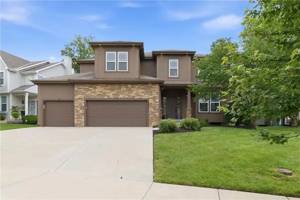 22041 W 98 Street, Lenexa, KS 66220