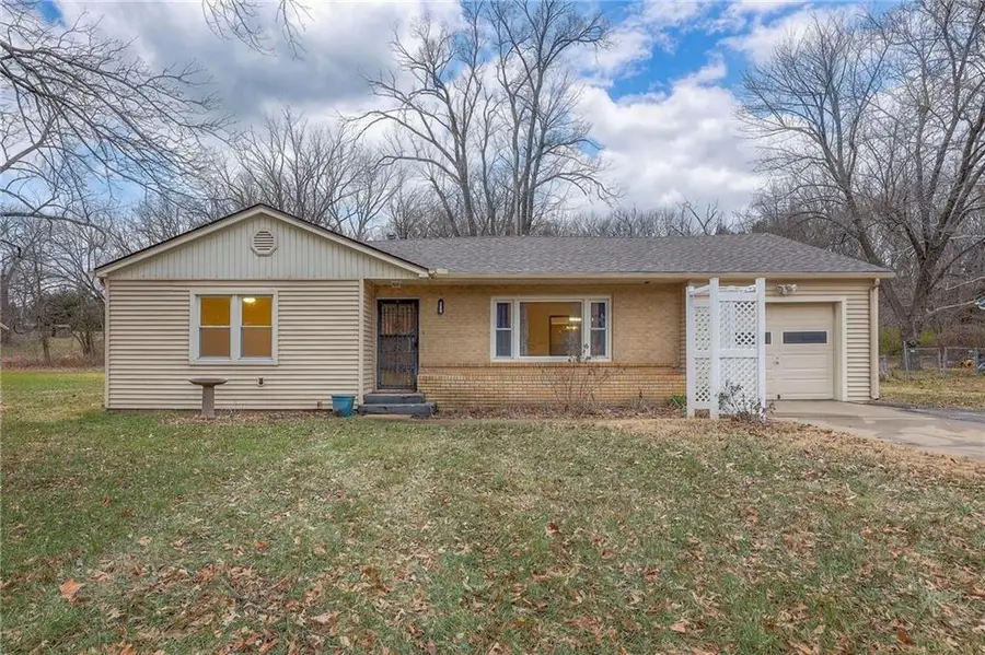 208 N 4th Street, Edwardsville, KS 66111 - #2