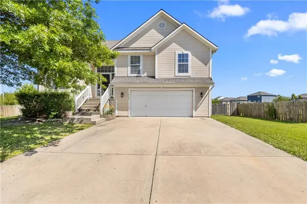 10104 E 219th Terrace, Peculiar, MO 64078