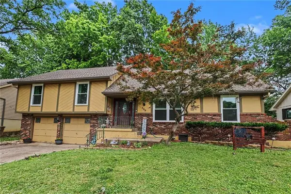 509 NE Country Lane, Lee's Summit, MO 64086