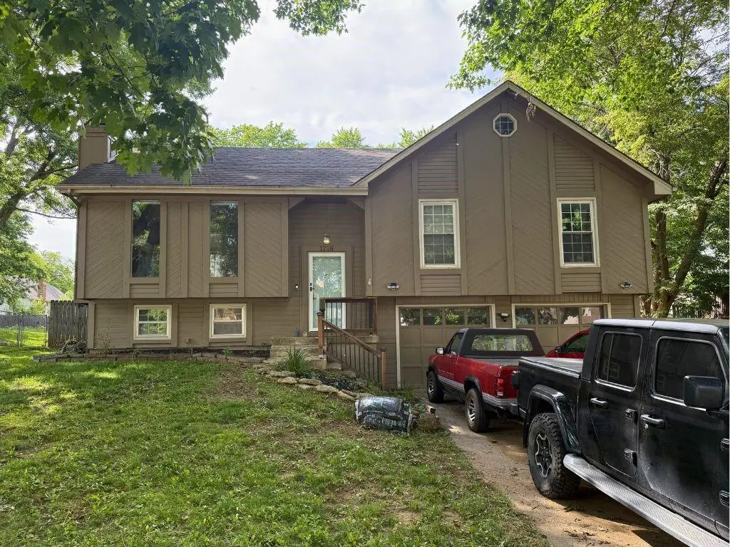 1716 E Sheridan Bridge Lane, Olathe, KS 66062 - #1