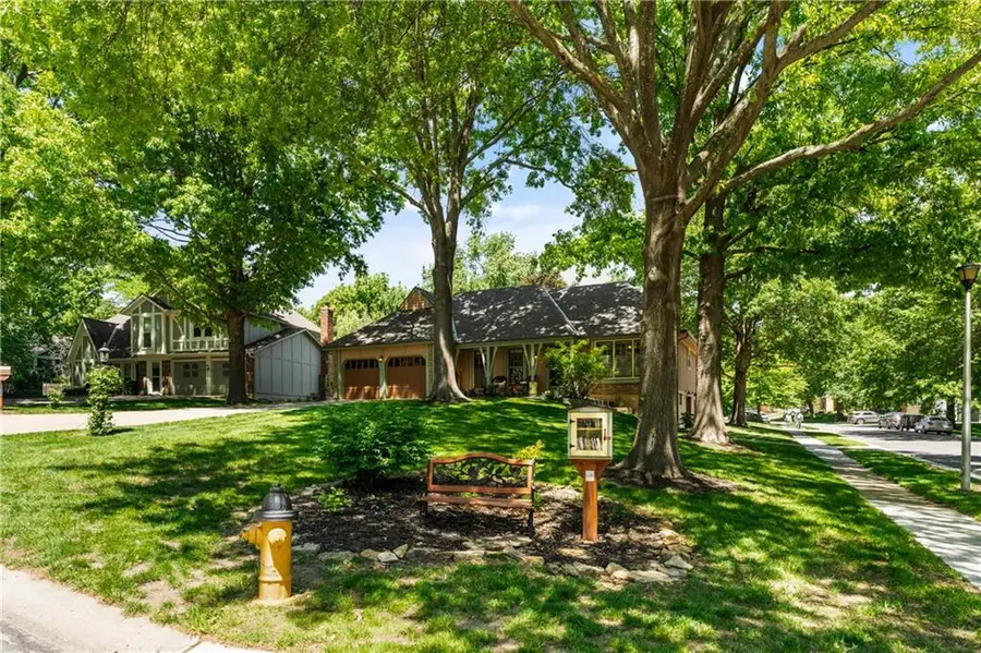 11524 Rosehill Road, Overland Park, KS 66210 - #3