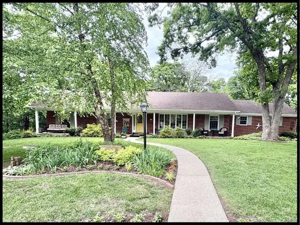 812 Laurel Drive, Warrensburg, MO 64093