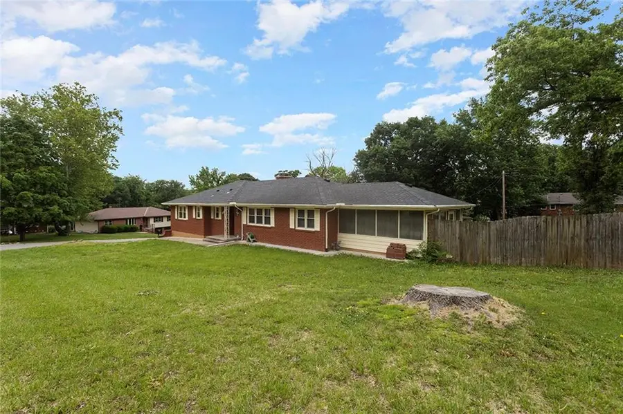7517 N Central Street, Gladstone, MO 64118 - #2