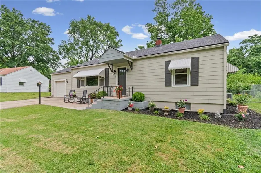 2232 NE Gaddy Road, Kansas City, MO 64118 - #2