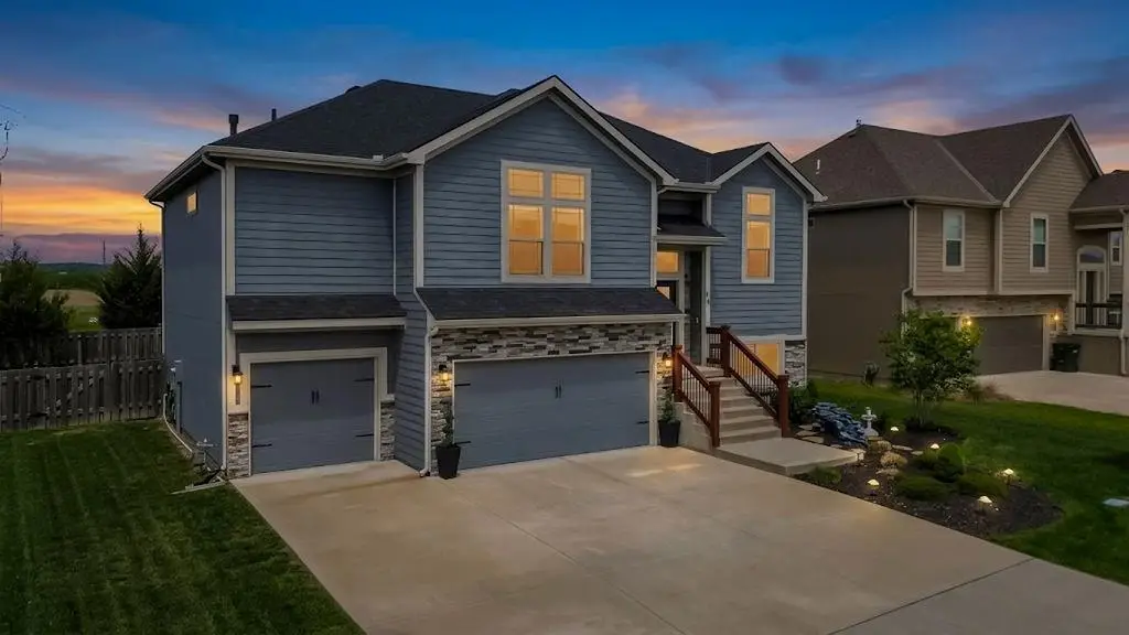 1700 Shadow Drive, Leavenworth, KS 66048 - #1