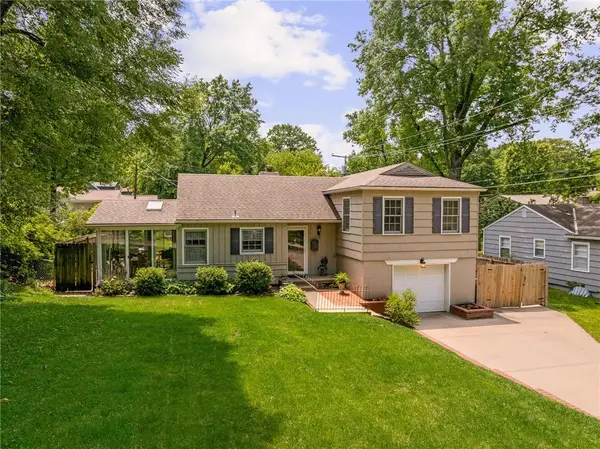 4505 W 77th Street, Prairie Village, KS 66208