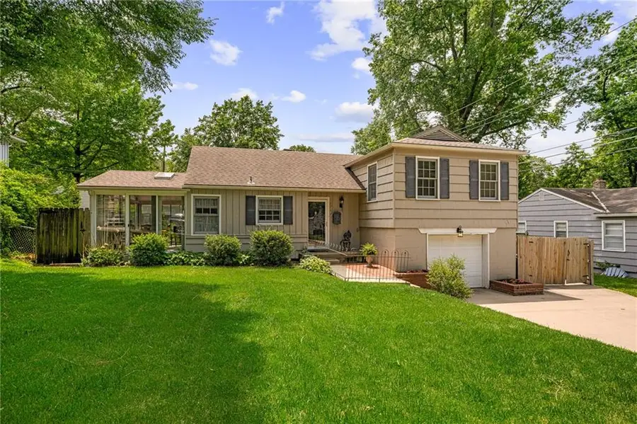 4505 W 77th Street, Prairie Village, KS 66208 - #2
