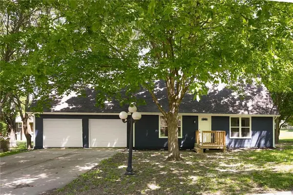 406 E 11th Street, Kearney, MO 64060