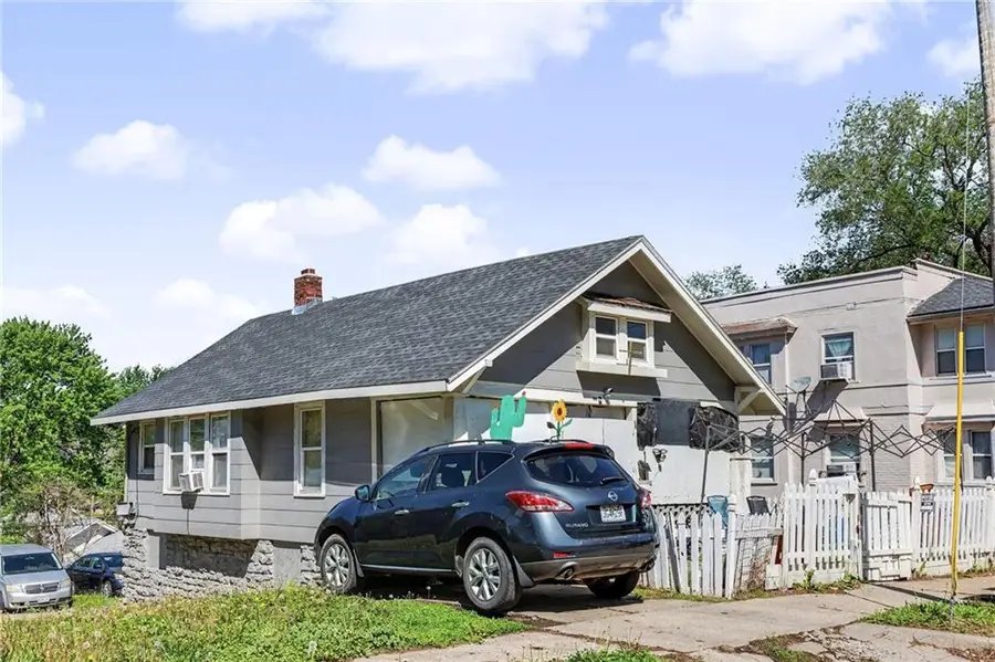 324 Bellaire Avenue, Kansas City, MO 64123 - #2