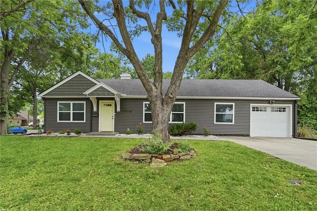 7816 Booth Drive, Prairie Village, KS 66208 - #1