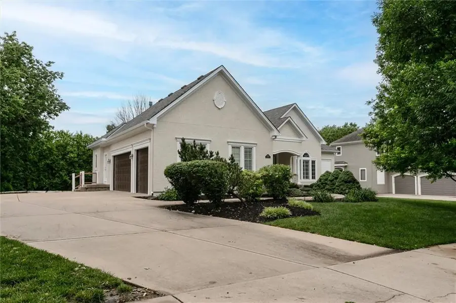5002 W 143rd Terrace, Leawood, KS 66224 - #2