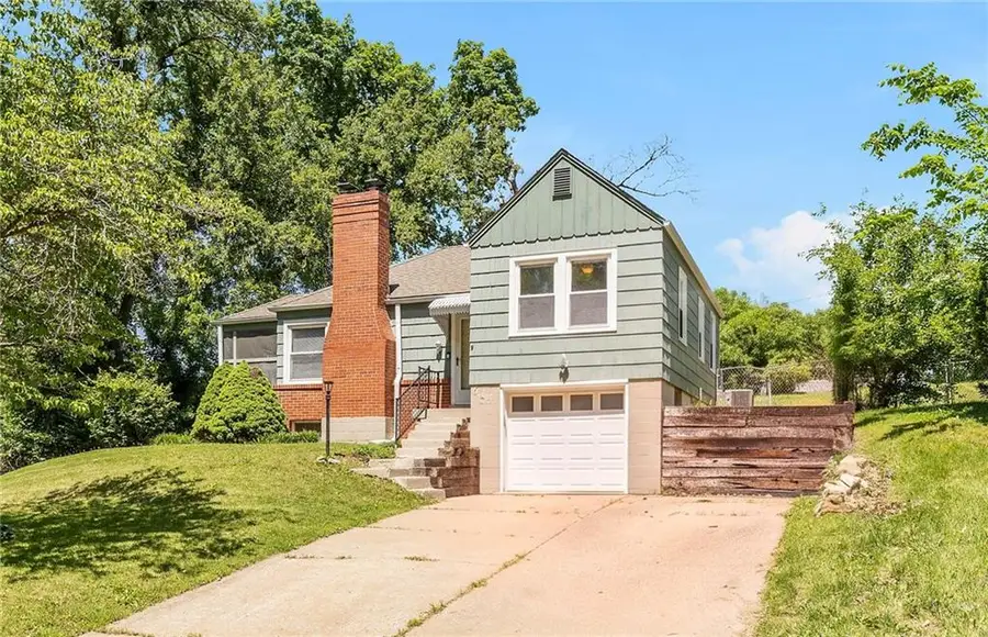 614 NE Woodlawn Street, Kansas City, MO 64116 - #2