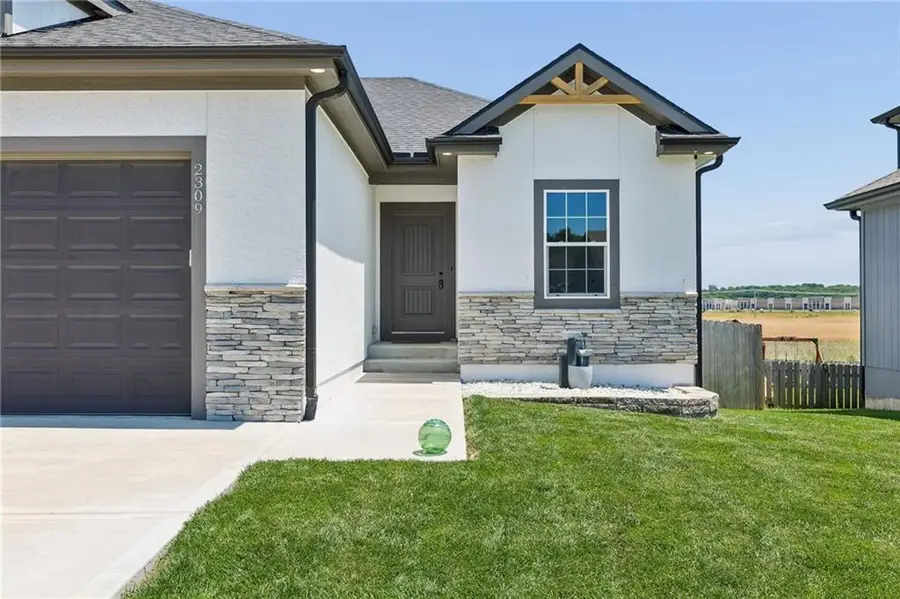2309 S Eagle Court, Independence, MO 64057 - #3