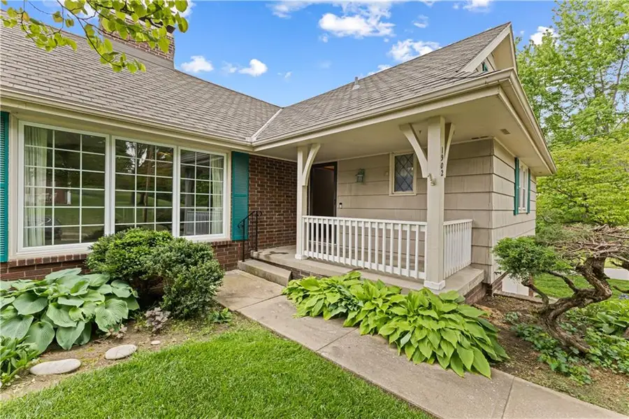 1902 Park Ridge Drive, Saint Joseph, MO 64503 - #2