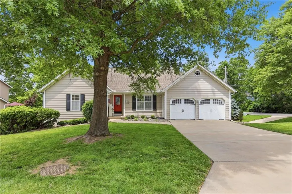 6626 Oak Ridge Drive, Shawnee, KS 66217 - #1