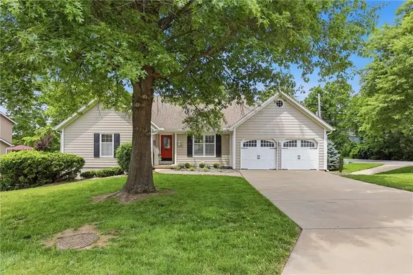 6626 Oak Ridge Drive, Shawnee, KS 66217