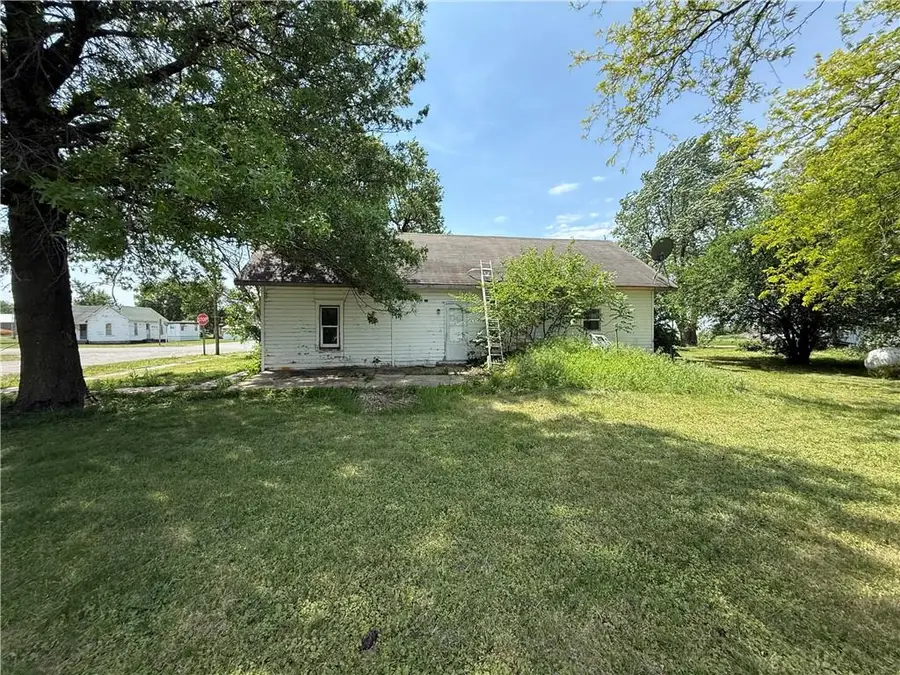 102 N West Street, Powhattan, KS 66527 - #3
