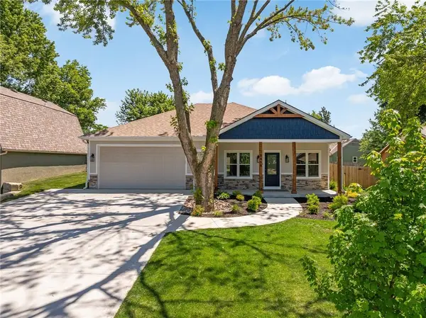 8415 Peoria Street, De Soto, KS 66018