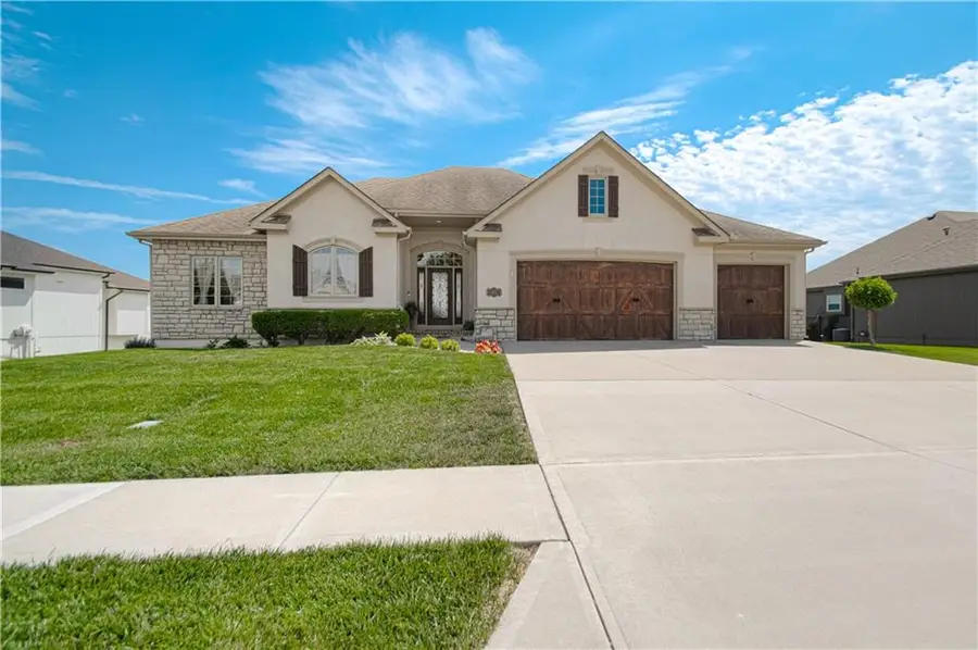 2512 NE Crestview Street, Blue Springs, MO 64029 - #3