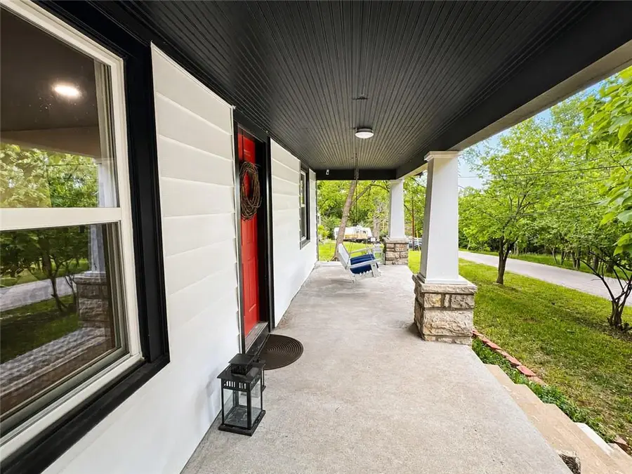 9214 Chestnut Avenue, Kansas City, MO 64132 - #2