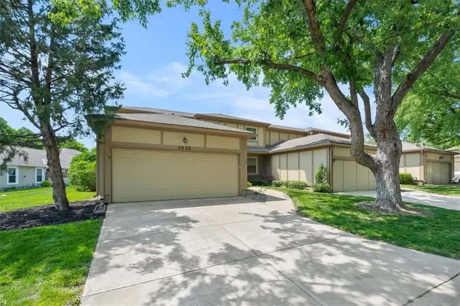 9698 Oakshire Street, Overland Park, KS 66214 - #2
