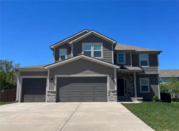 1273 SW Nagona Lane, Lee's Summit, MO 64082