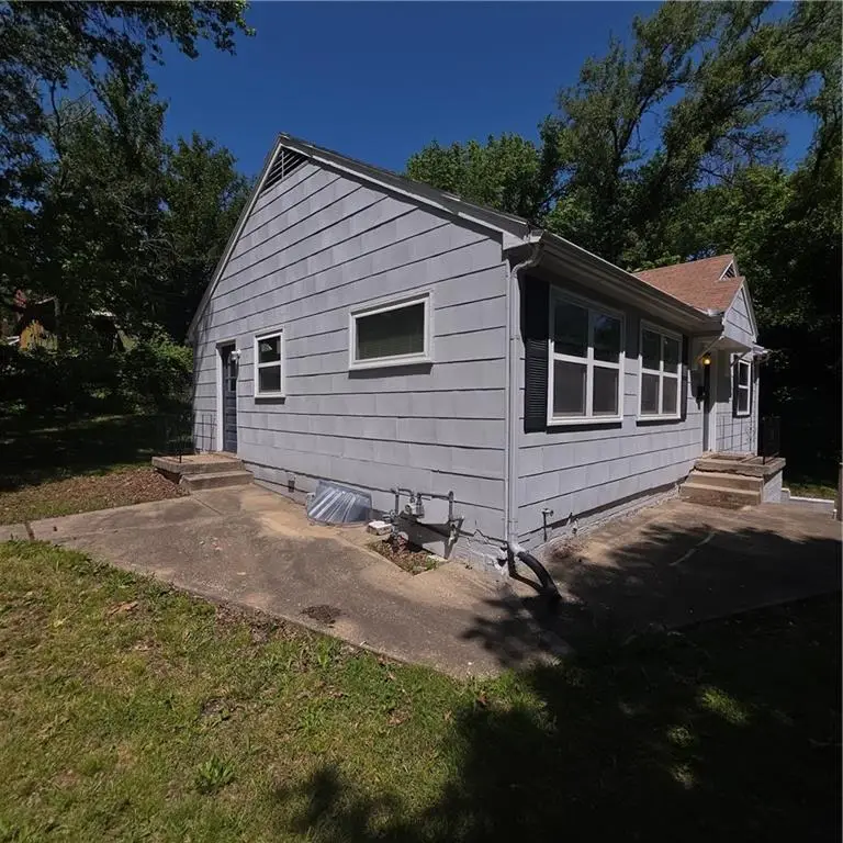 6636 Flora Avenue, Kansas City, MO 64131 - #2