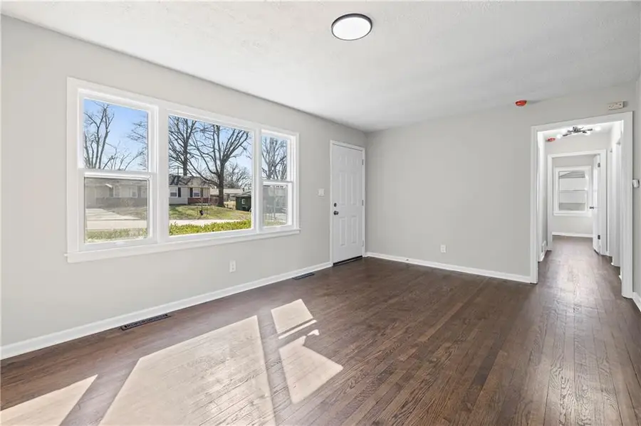 6810 Fairlane Drive, Kansas City, MO 64134 - #3