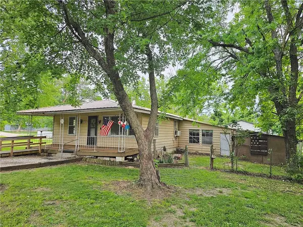 428 E 5th Avenue, Garnett, KS 66032