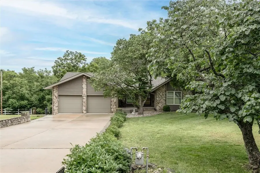 13325 Kimberly Circle, Olathe, KS 66061 - #2