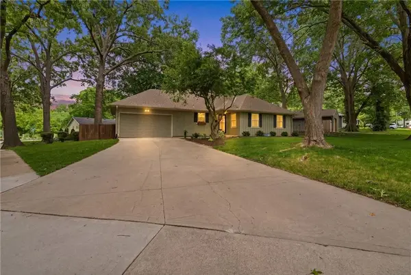 6018 W 78th Terrace, Prairie Village, KS 66208