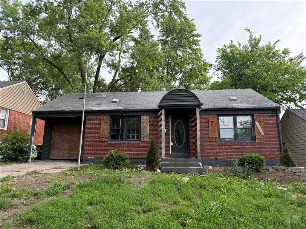 20 W Pocahontas Lane, Kansas City, MO 64114 - #1