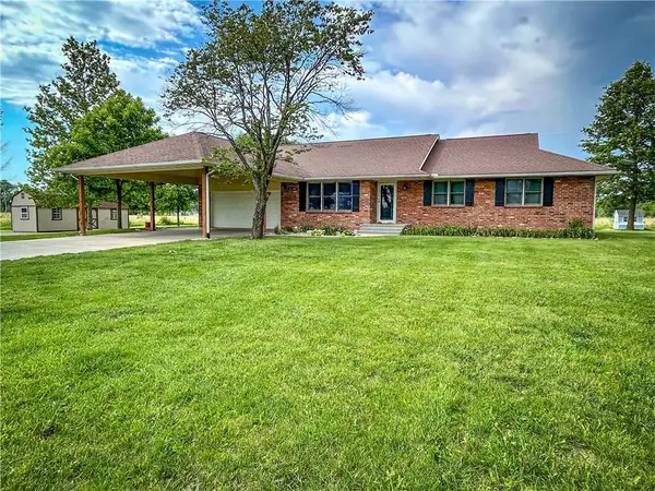 21108 E 975 Place, Pleasanton, KS 66075