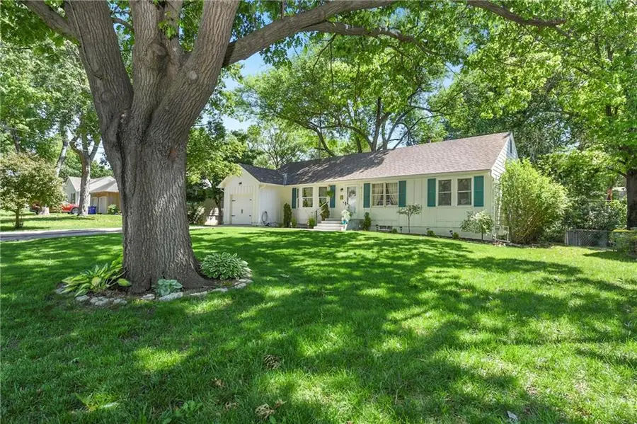 8735 Foster Lane, Overland Park, KS 66212 - #2