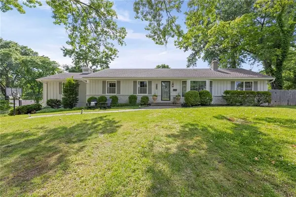 9718 Belinder Road, Leawood, KS 66206