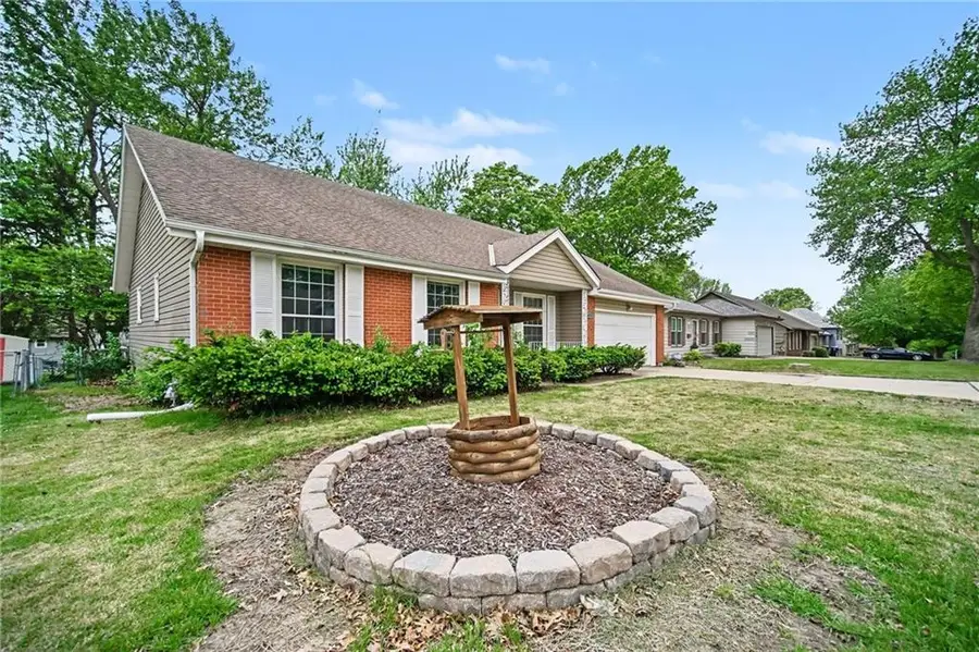 6213 E 109th Terrace, Kansas City, MO 64134 - #2