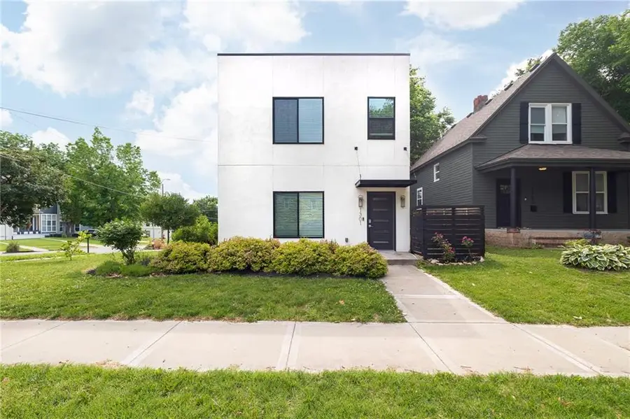 1301 E 41st Street, Kansas City, MO 64110 - #2