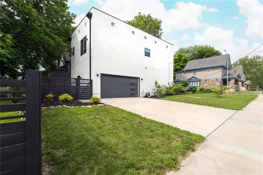 1301 E 41st Street, Kansas City, MO 64110 - #3