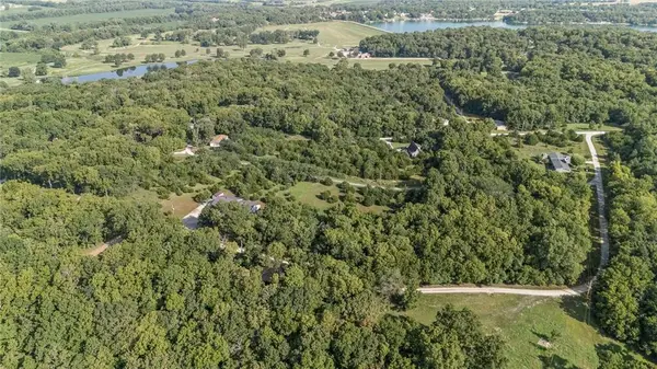 138 Spruce Drive, Linn Valley, KS 66040
