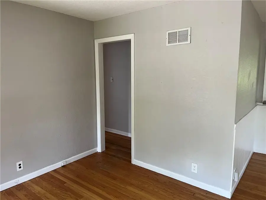 4208 N Brighton Avenue, Kansas City, MO 64117 - #3