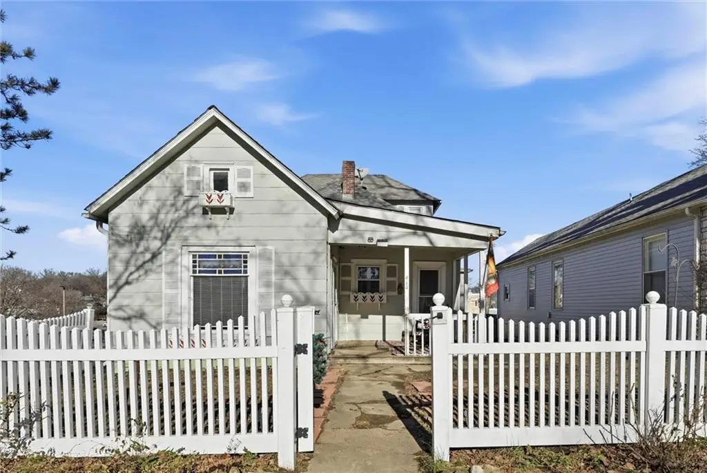 414 Pine Street, Leavenworth, KS 66048 - #1