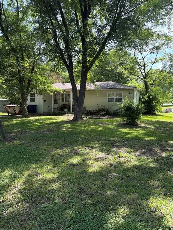 1506 S Ashby Avenue, Chanute, KS 66720 - #1