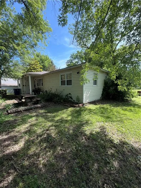 1506 S Ashby Avenue, Chanute, KS 66720 - #3