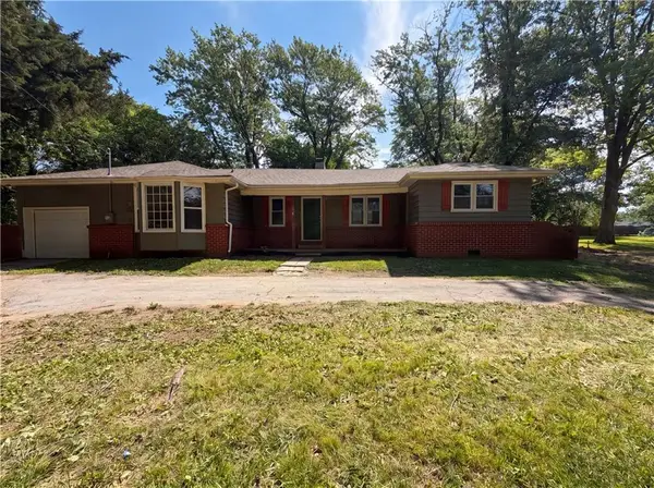 1825 Bren Mar Road, Lee's Summit, MO 64086