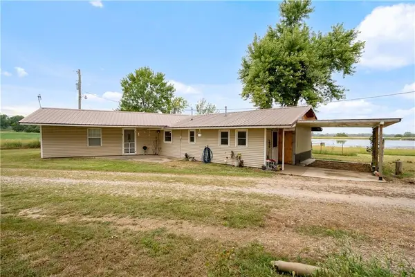 1698 9000 Road, Oswego, KS 67356