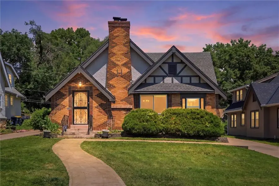 1222 E 76th Street, Kansas City, MO 64131 - #2