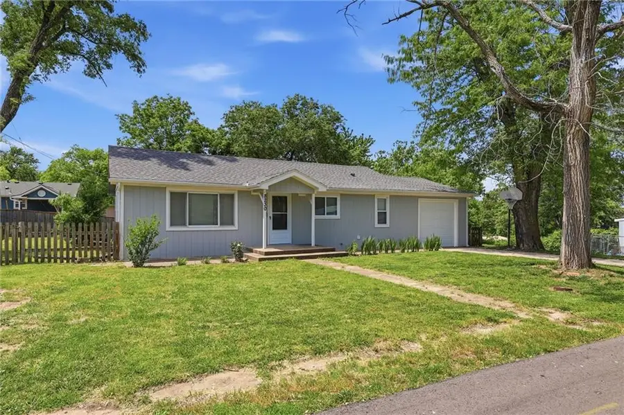 8230 Cherokee Street, De Soto, KS 66018 - #3