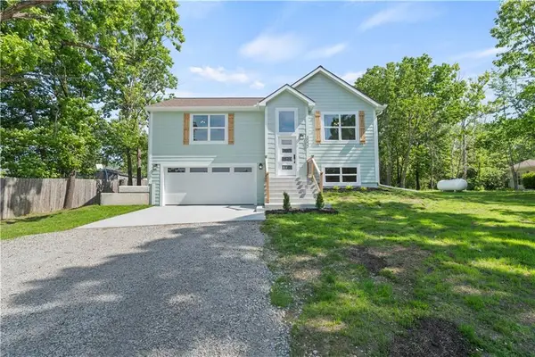 5037 Comanche Lane, McLouth, KS 66054